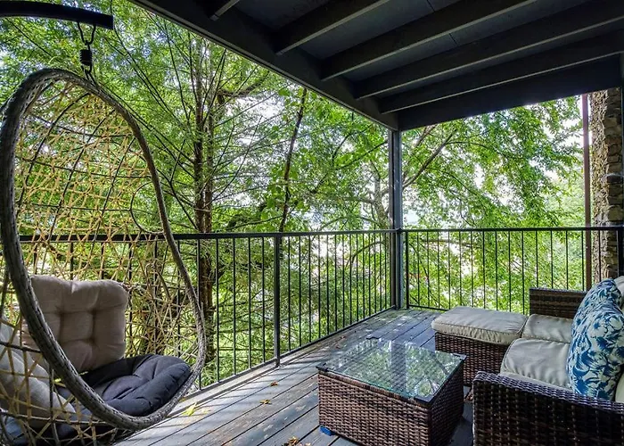 A Stones Throw, Relax & Unwind Free Attraction Tickets, Wifi Villa Pigeon Forge