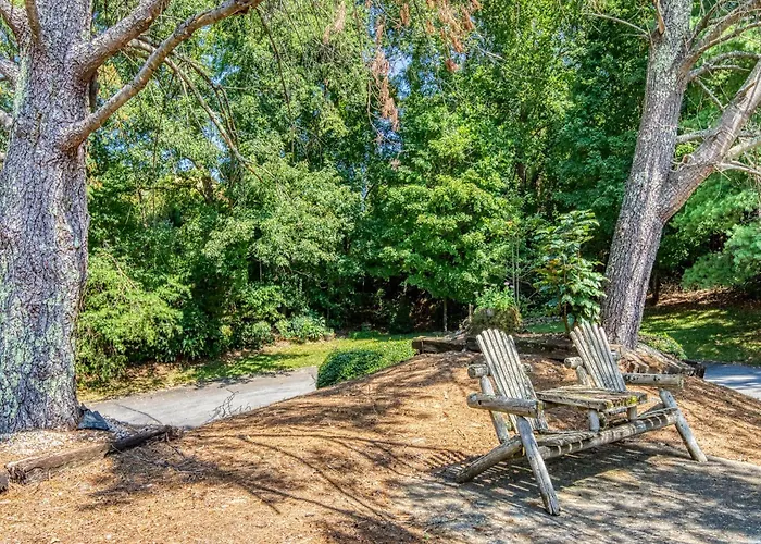 A Stones Throw, Relax & Unwind Free Attraction Tickets, Wifi Villa Pigeon Forge